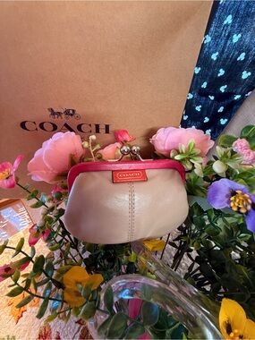 Coach Daisy Spectator Blush Leather Kiss-Lock Coin Purse with Pink Trim